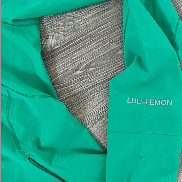 NWOT Lululemon Mist Over Windbreaker - Picture 9 of 11